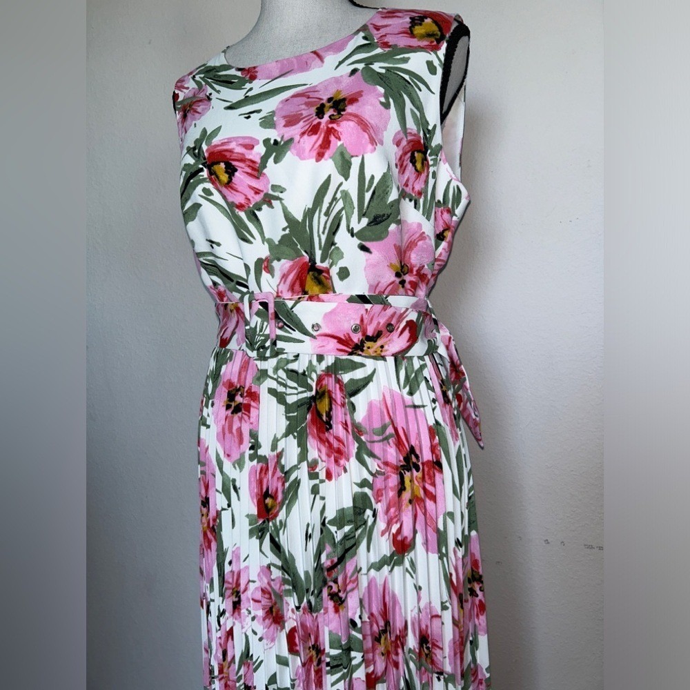 Gorgeous T Tahari pink floral pleated maxi dress. New - Picture 5 of 12